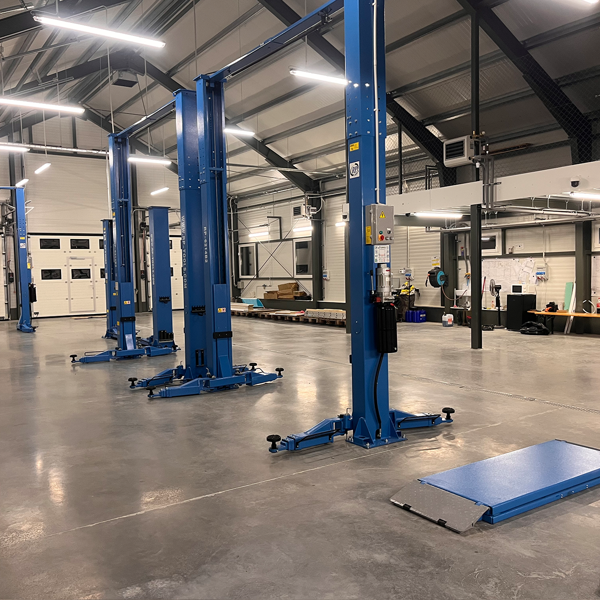 Általános autószerviz (személyautó és kisteherautó)